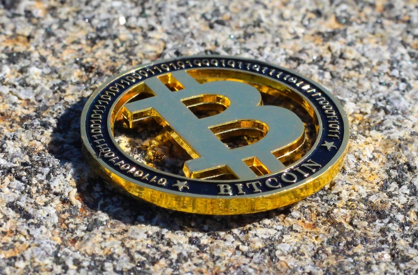 Web3钱包下载量突破500万!欧意交易所新版App集成跨链桥与社交交易